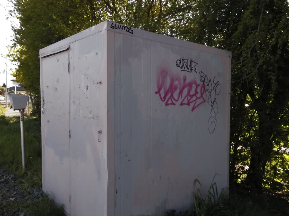 The photograph attached to this graffiti report