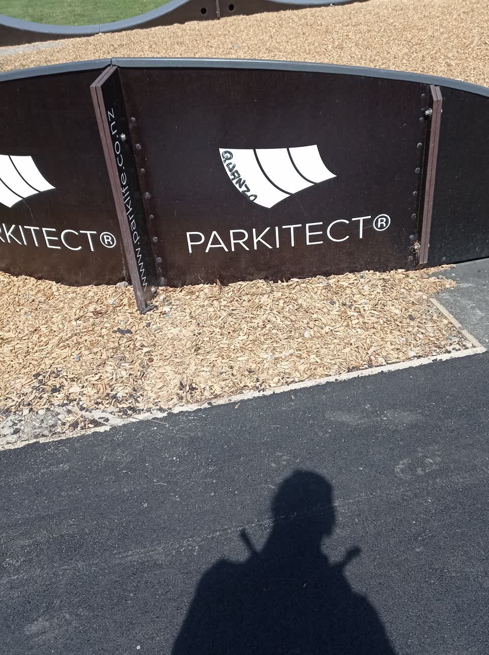 The photograph attached to this graffiti - public property report