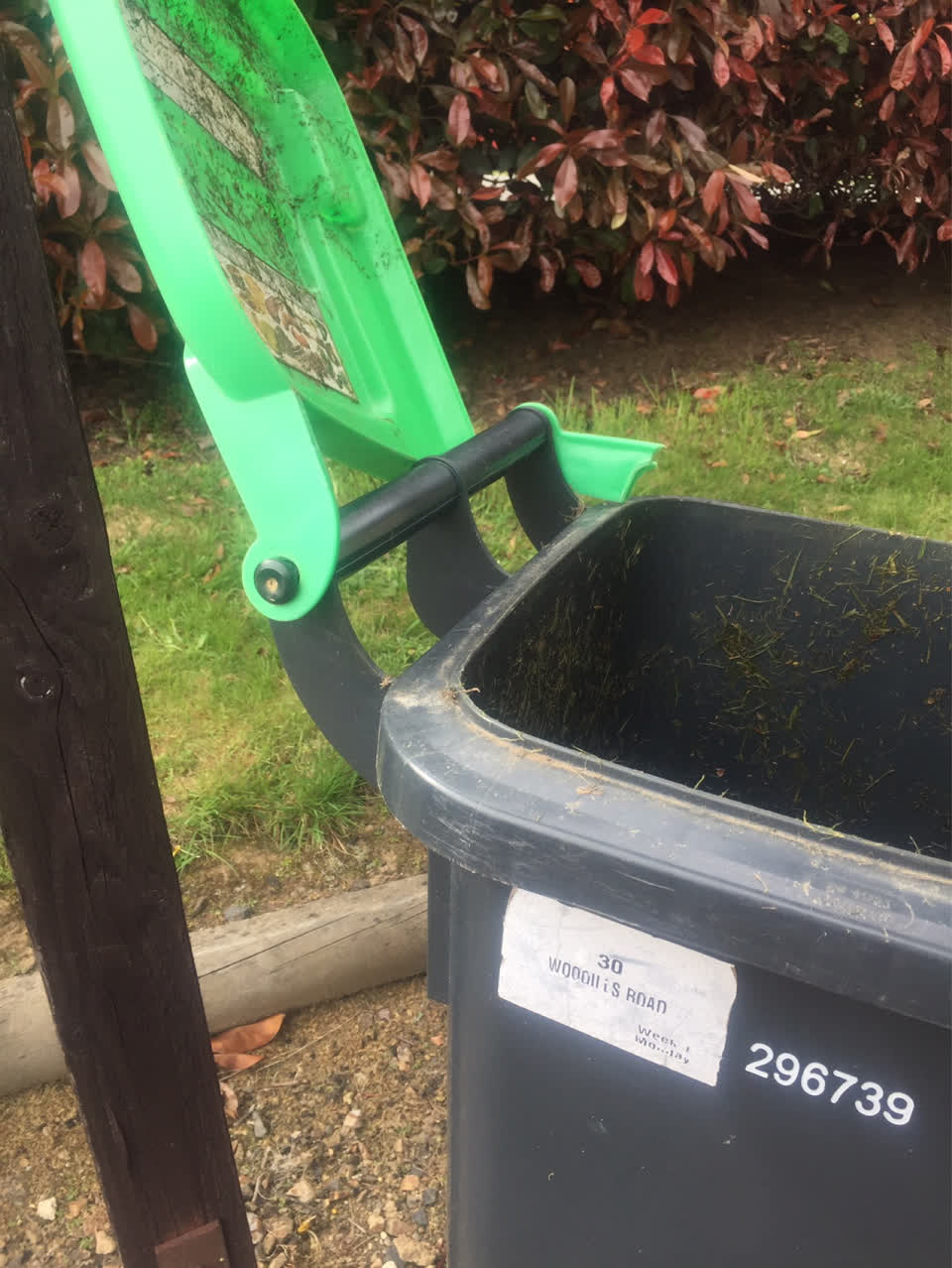 The photograph attached to this rubbish and bins - general report