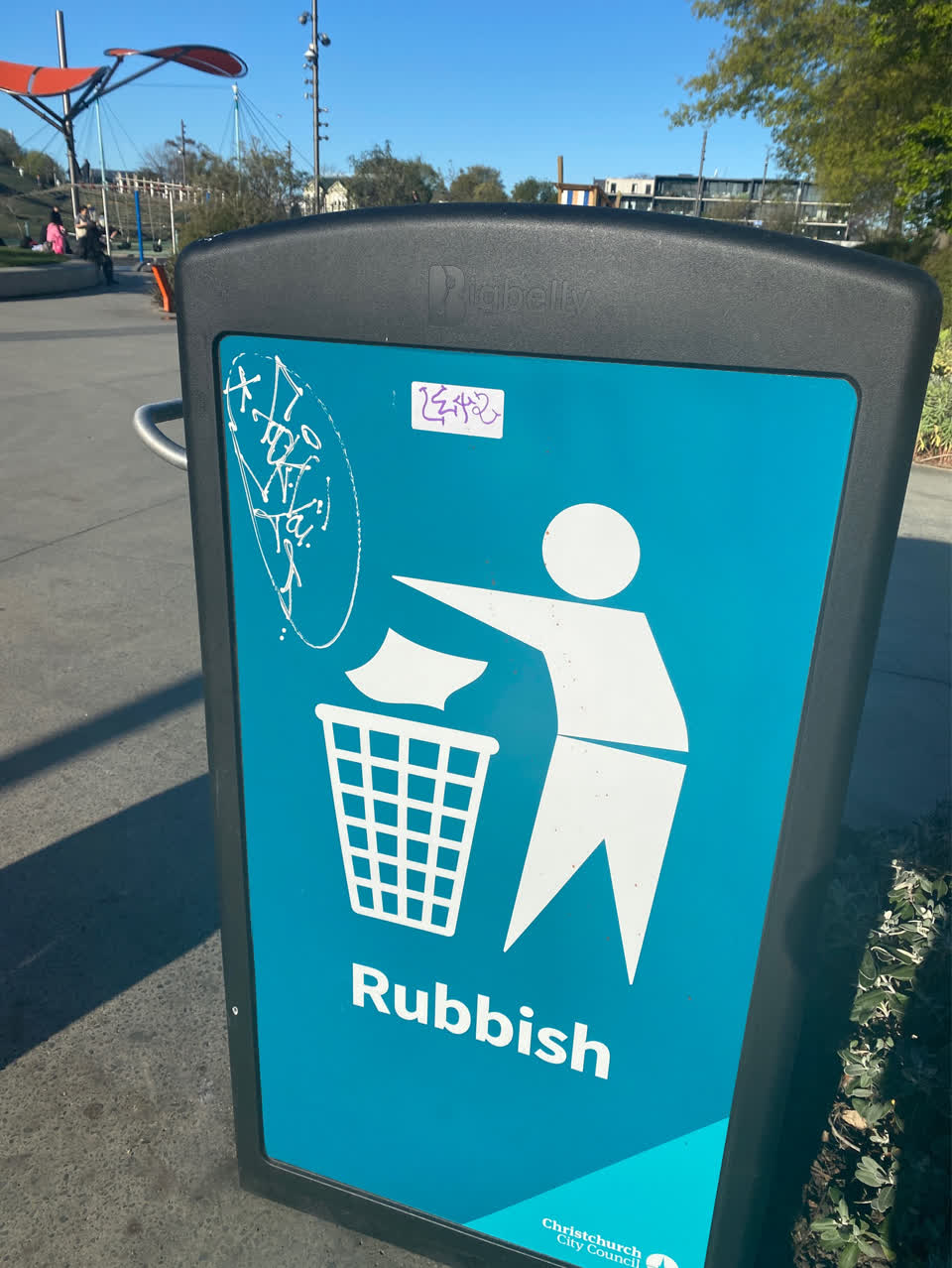 The photograph attached to this graffiti - public property report
