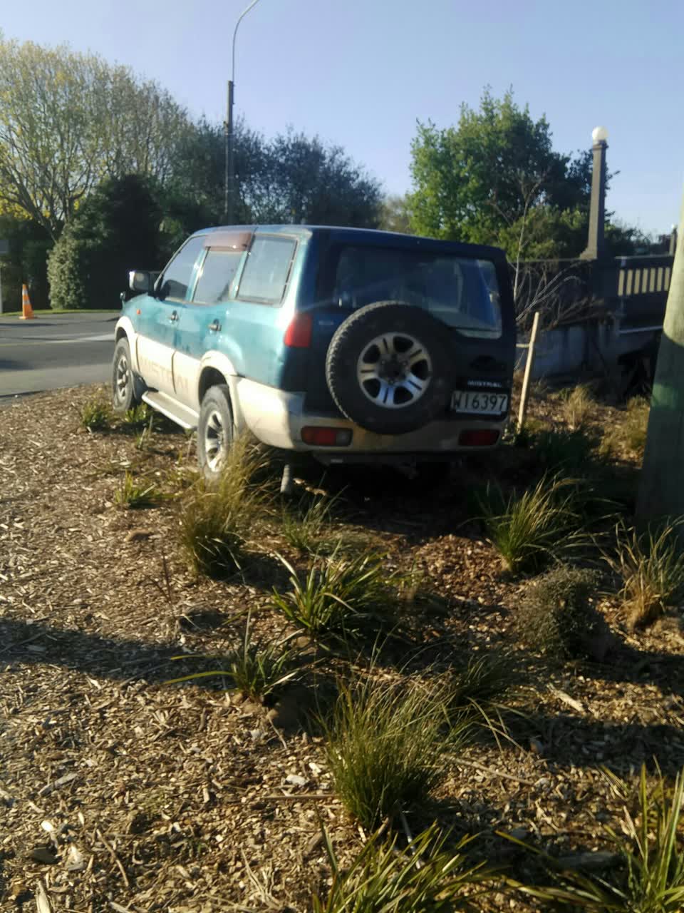 The photograph attached to this parking - illegal report