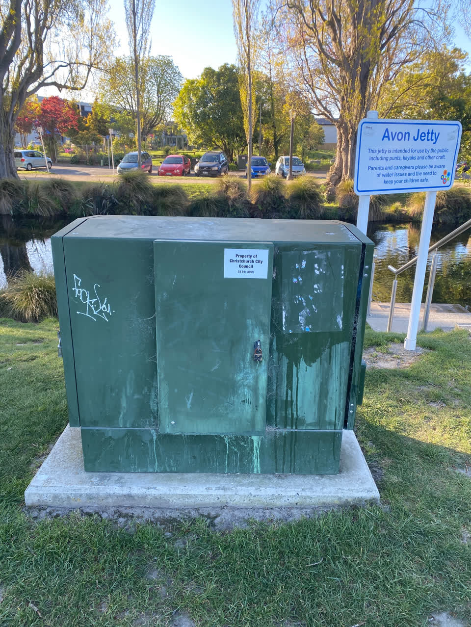 The photograph attached to this graffiti - public property report