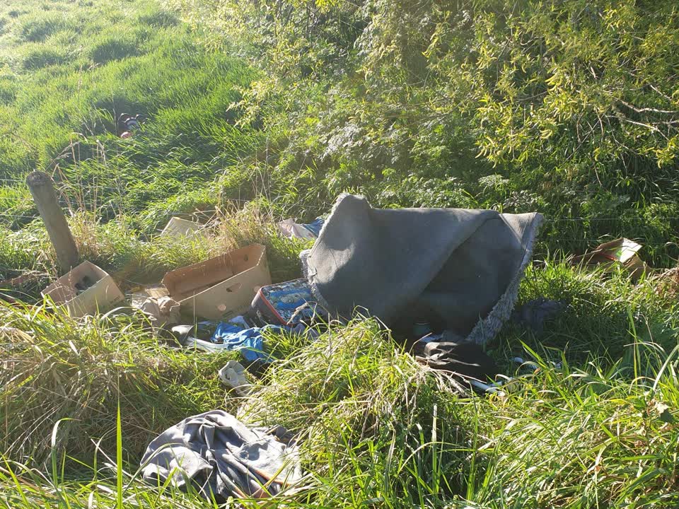 The photograph attached to this dumped rubbish report