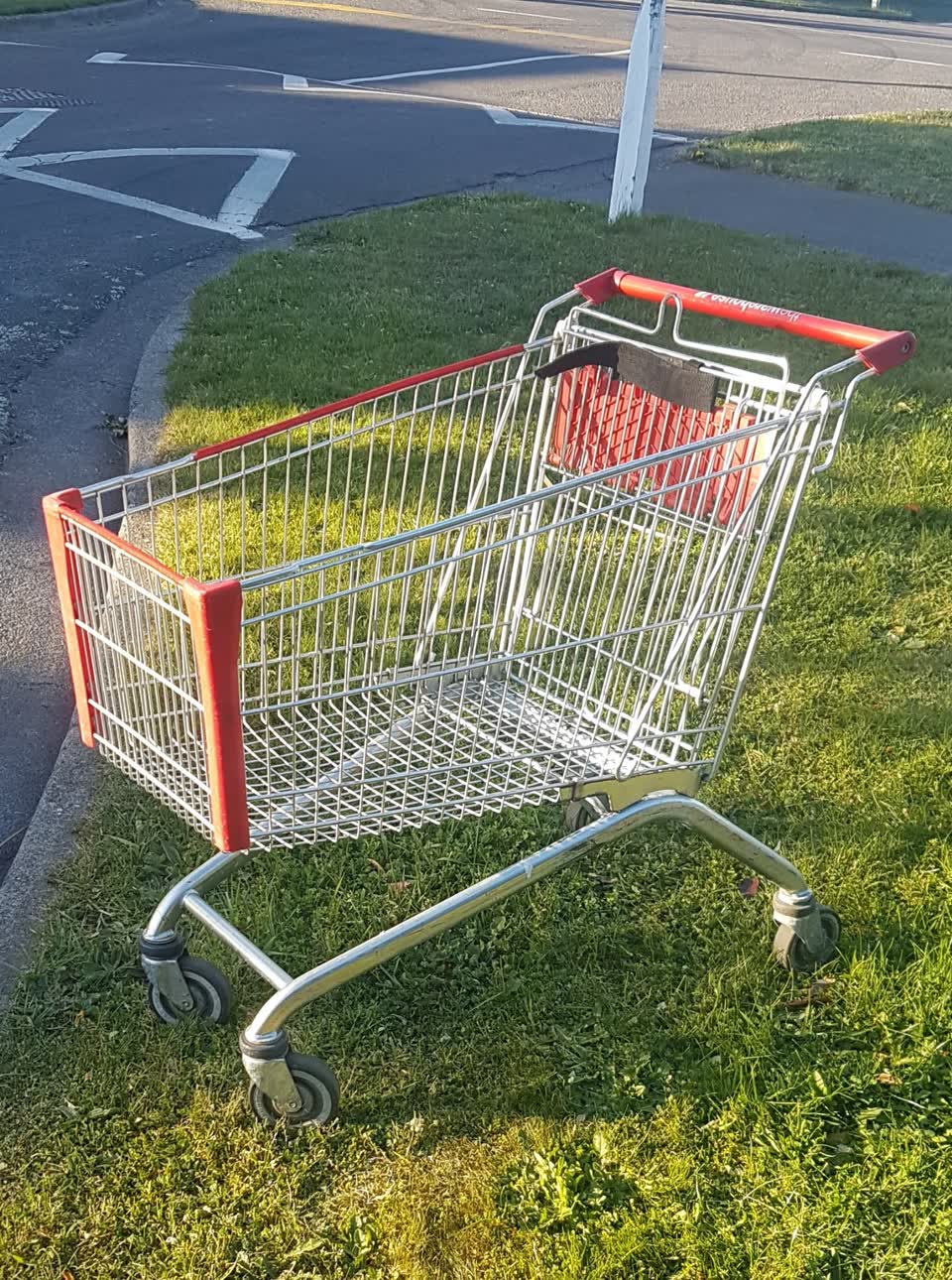 The photograph attached to this general - abandoned trolley report