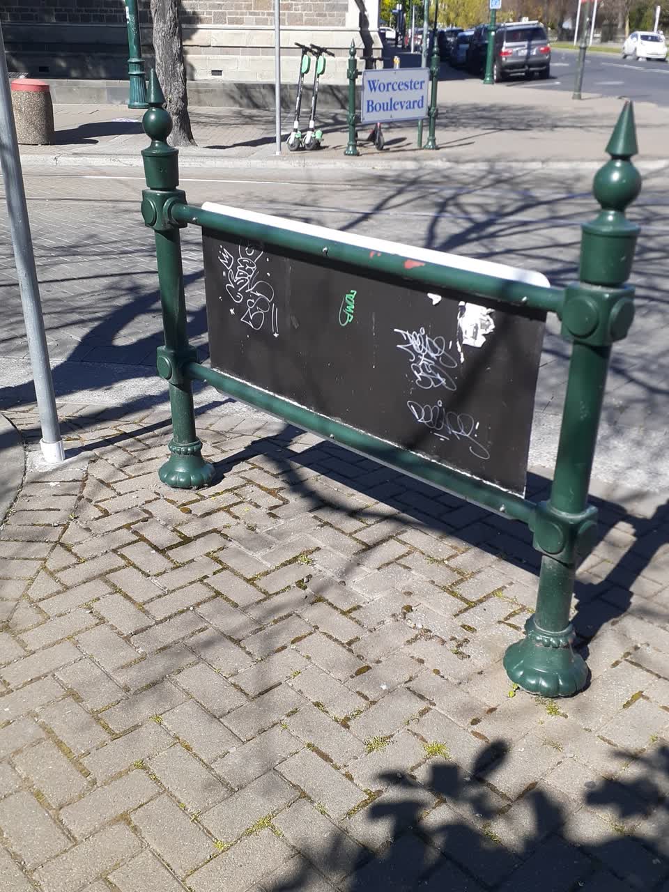The photograph attached to this graffiti - signage report