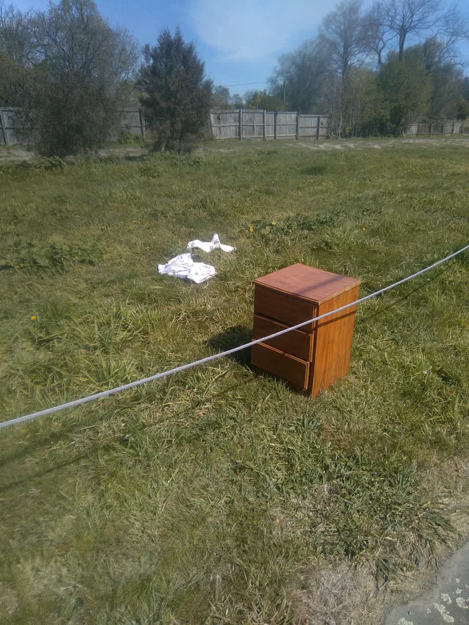 The photograph attached to this dumped rubbish report