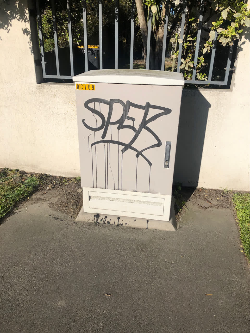 The photograph attached to this graffiti report