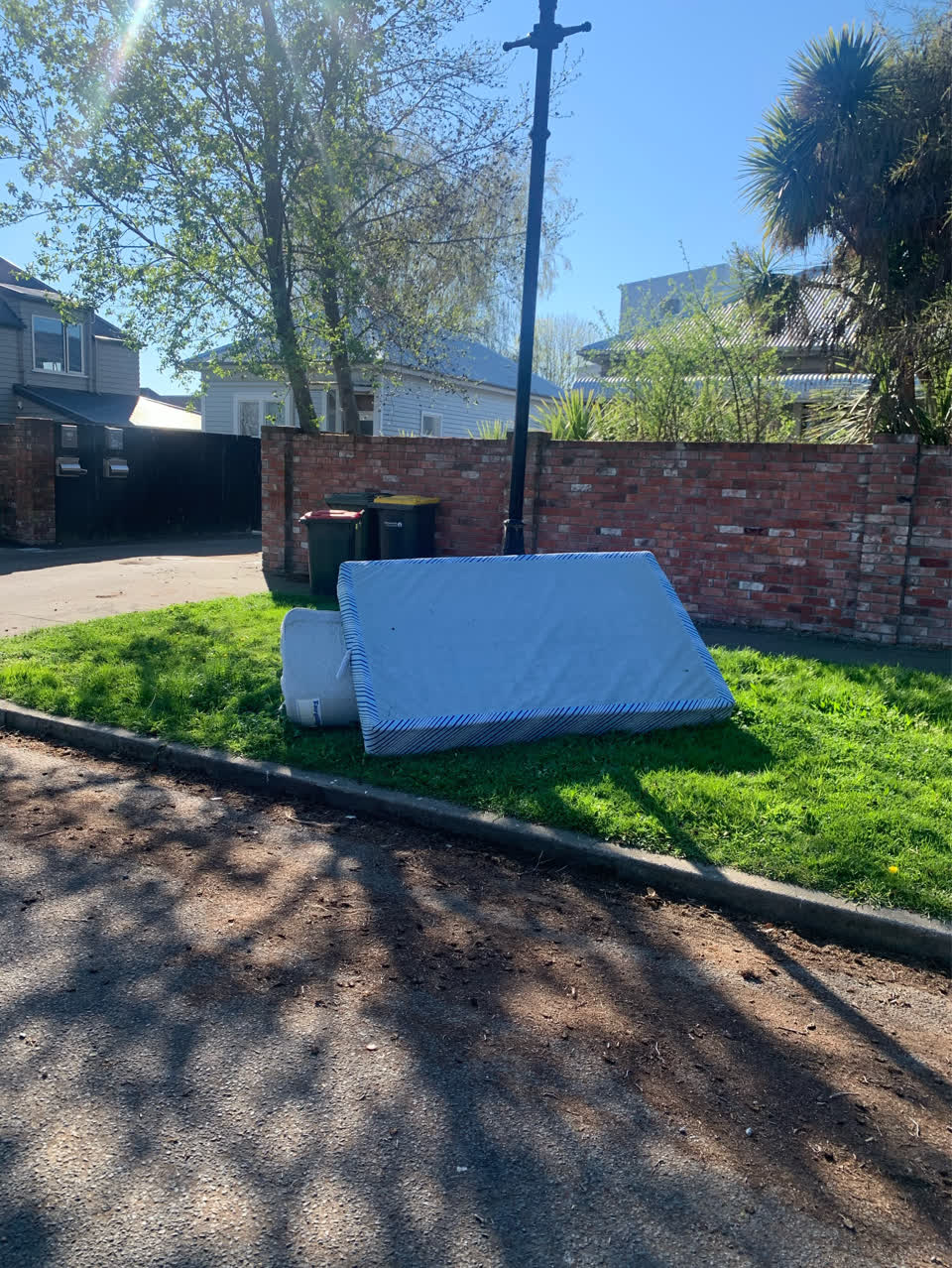 The photograph attached to this dumped rubbish report