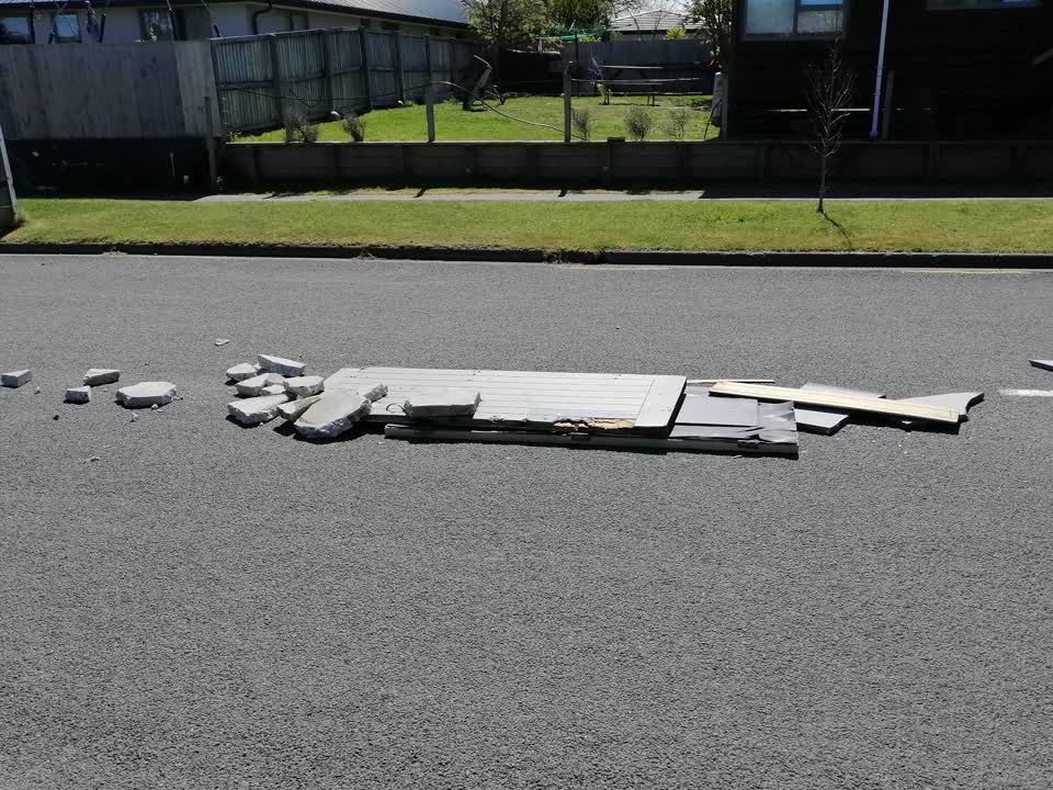 The photograph attached to this dumped rubbish report