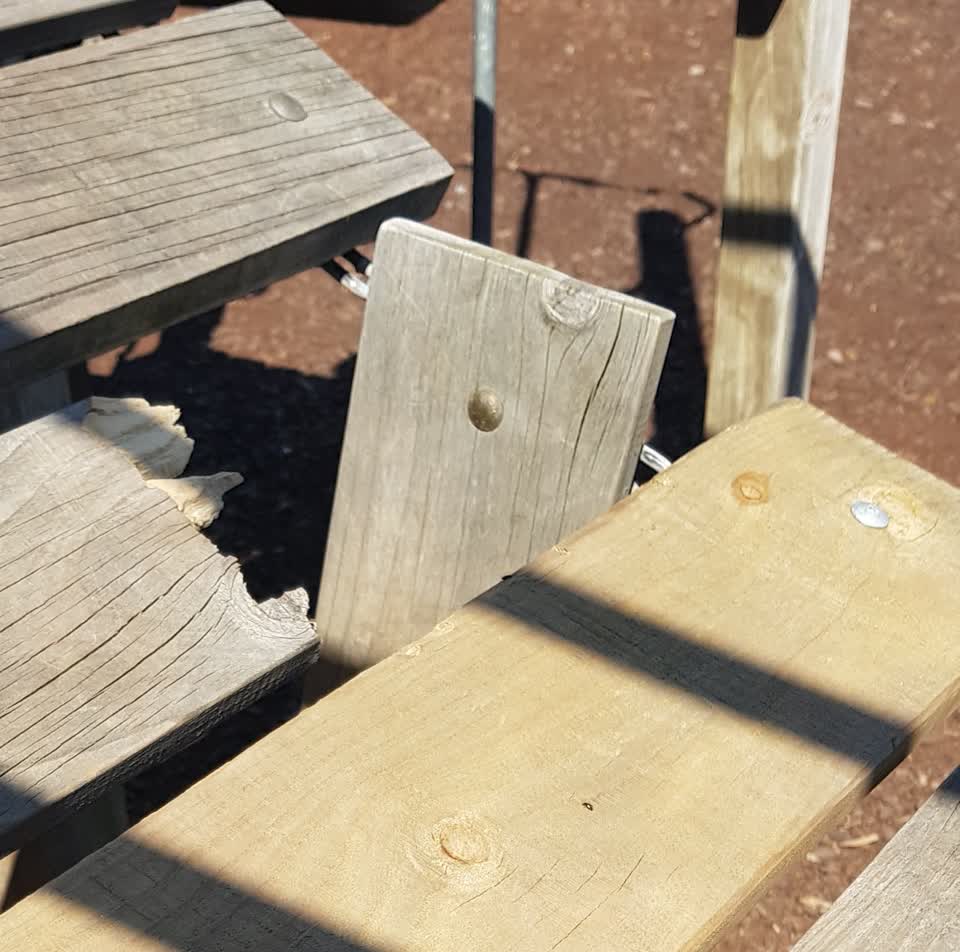 The photograph attached to this vandalism - general report