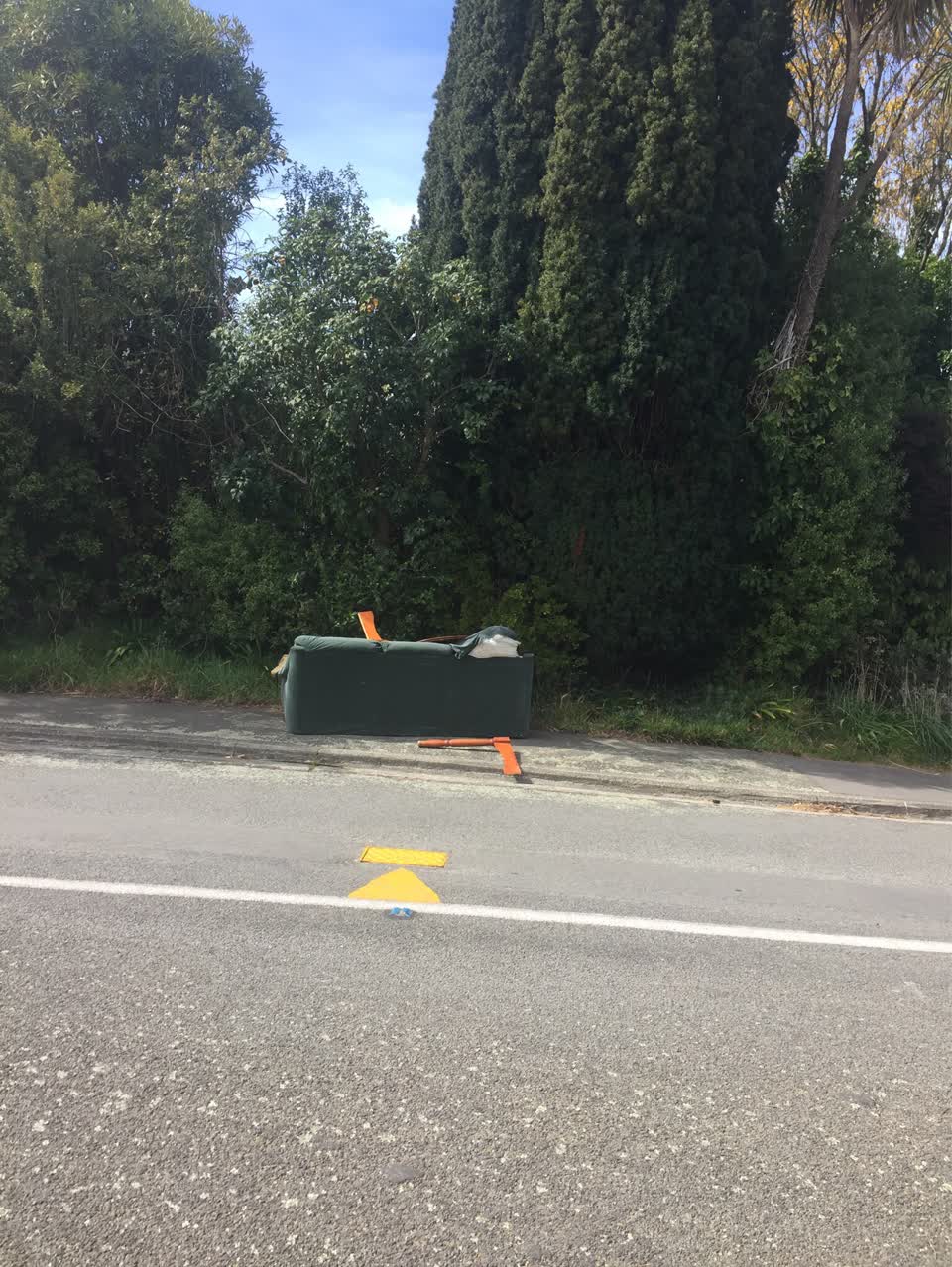 The photograph attached to this dumped rubbish report