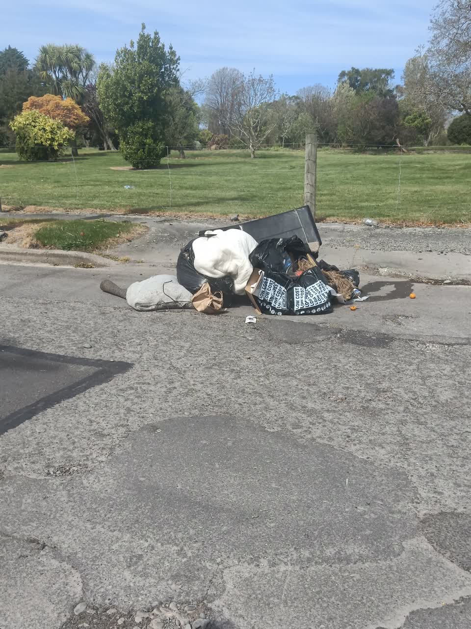 The photograph attached to this dumped rubbish report