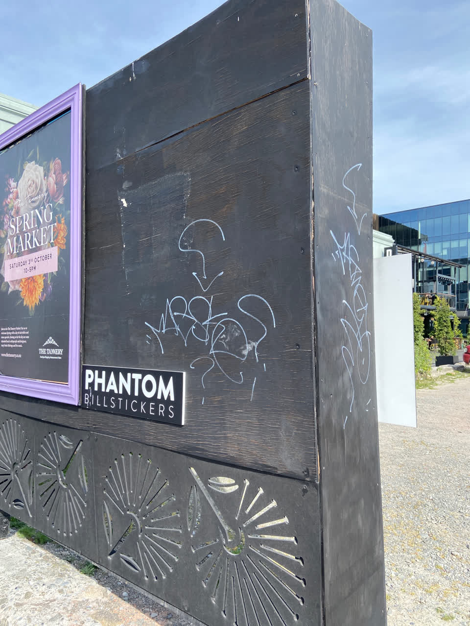 The photograph attached to this graffiti - signage report
