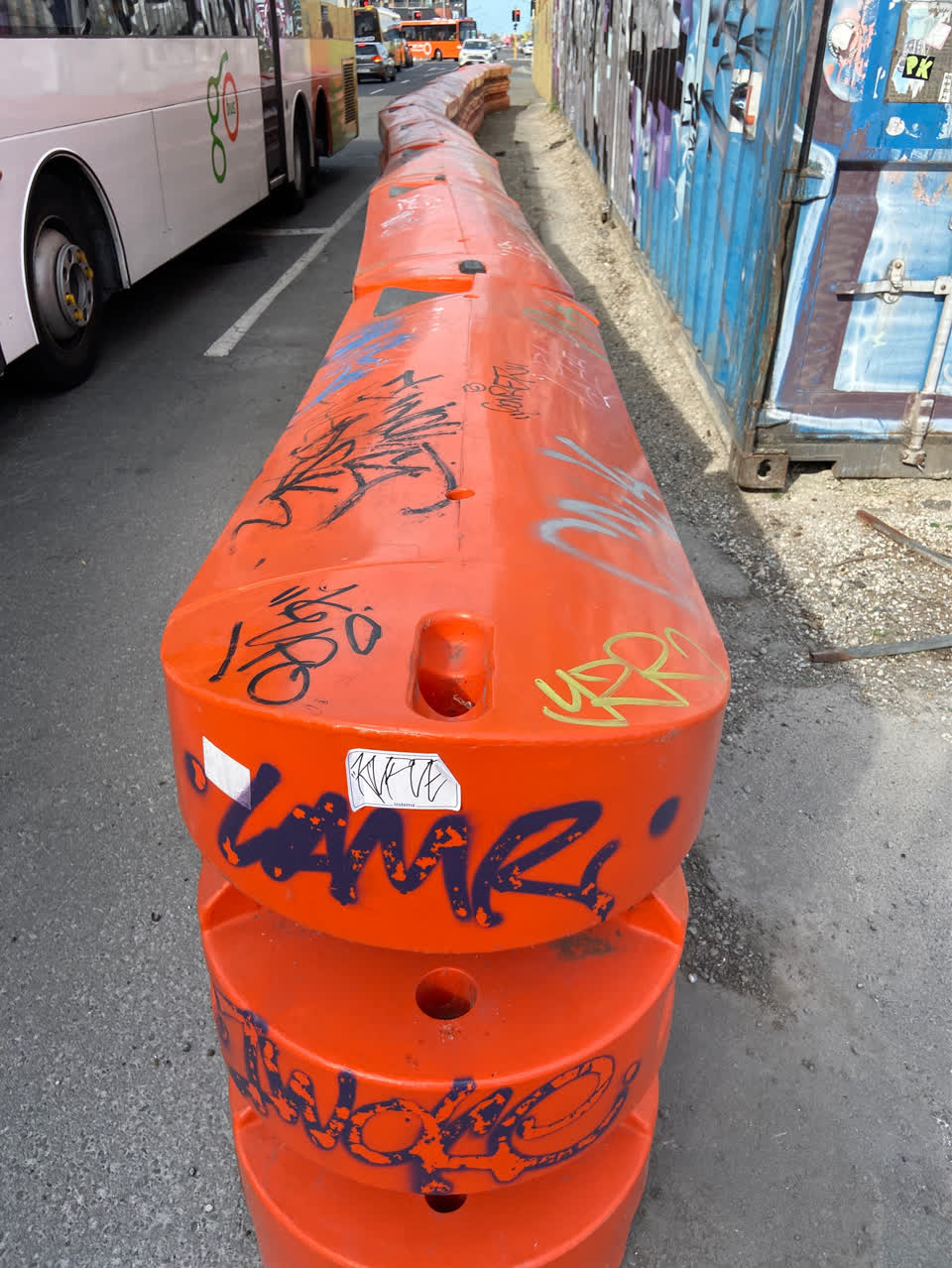 The photograph attached to this graffiti - public property report
