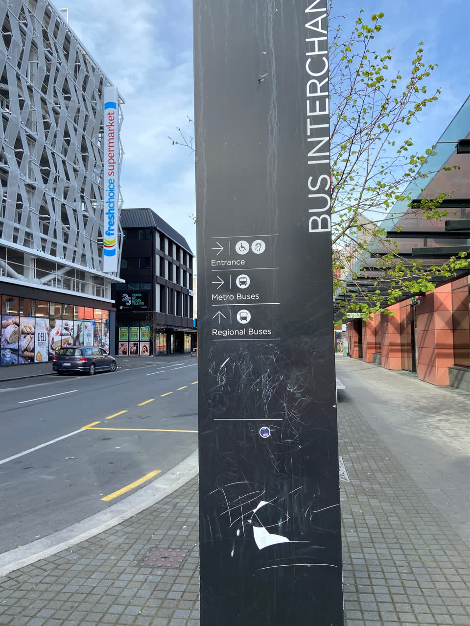 The photograph attached to this graffiti - public property report