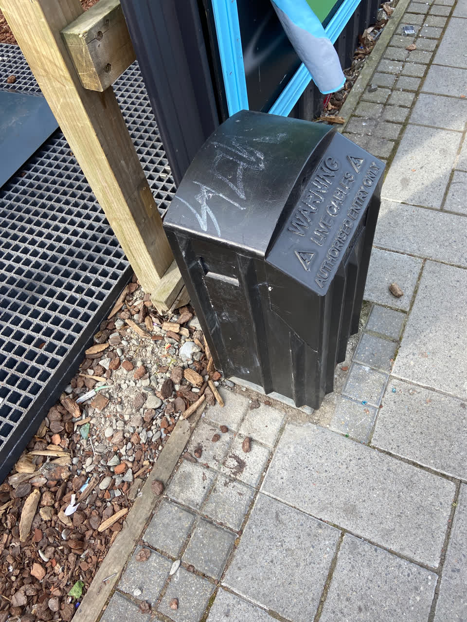 The photograph attached to this graffiti - public property report