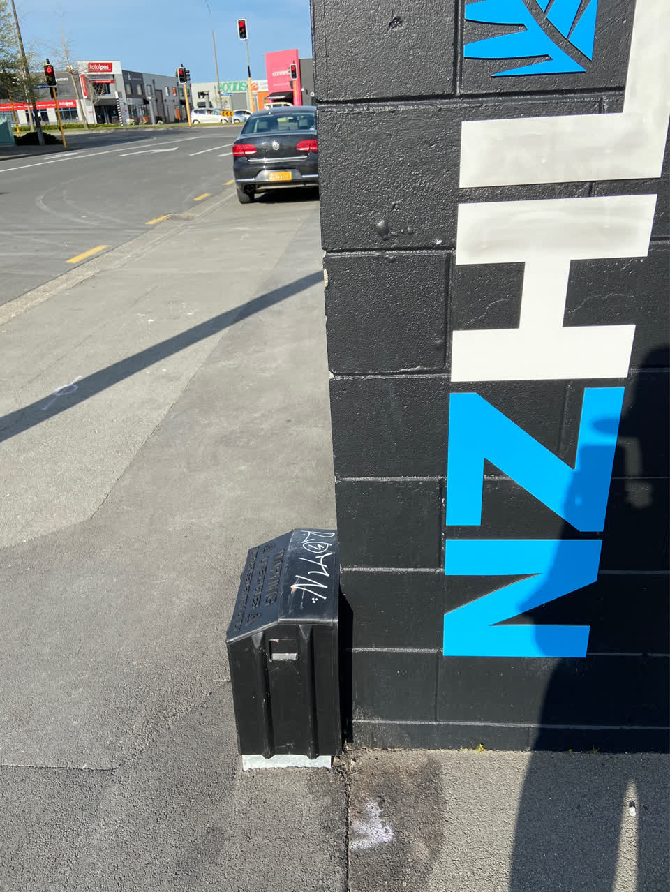 The photograph attached to this graffiti - public property report