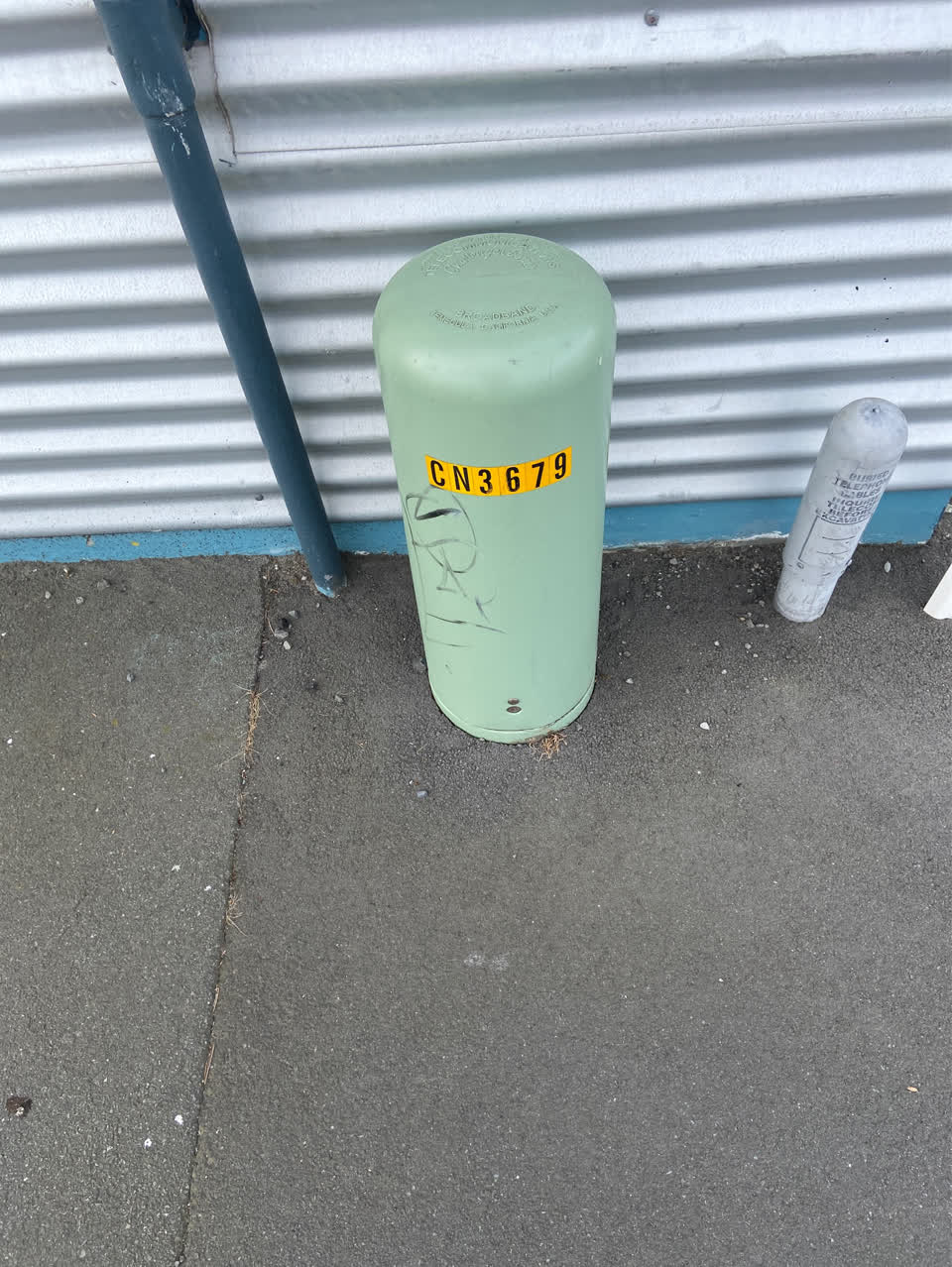 The photograph attached to this graffiti - public property report