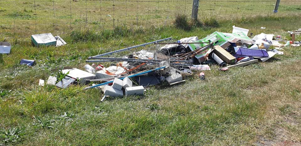 The photograph attached to this dumped rubbish report