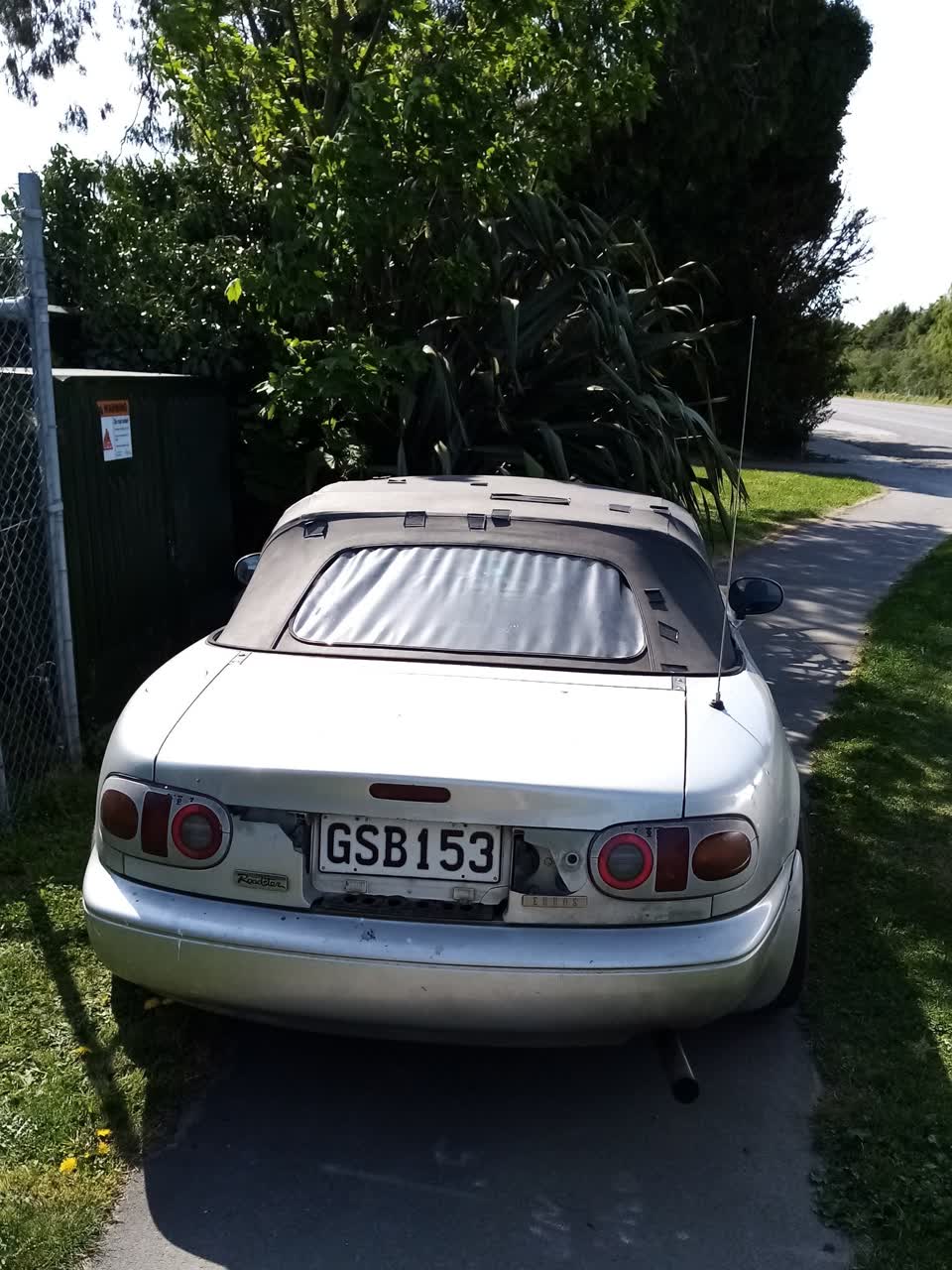 The photograph attached to this parking - illegal report
