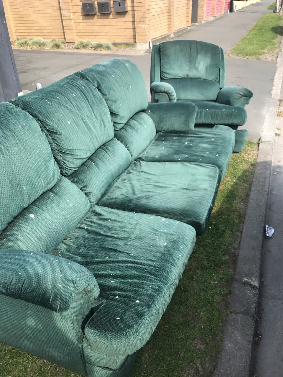 The photograph attached to this dumped rubbish report