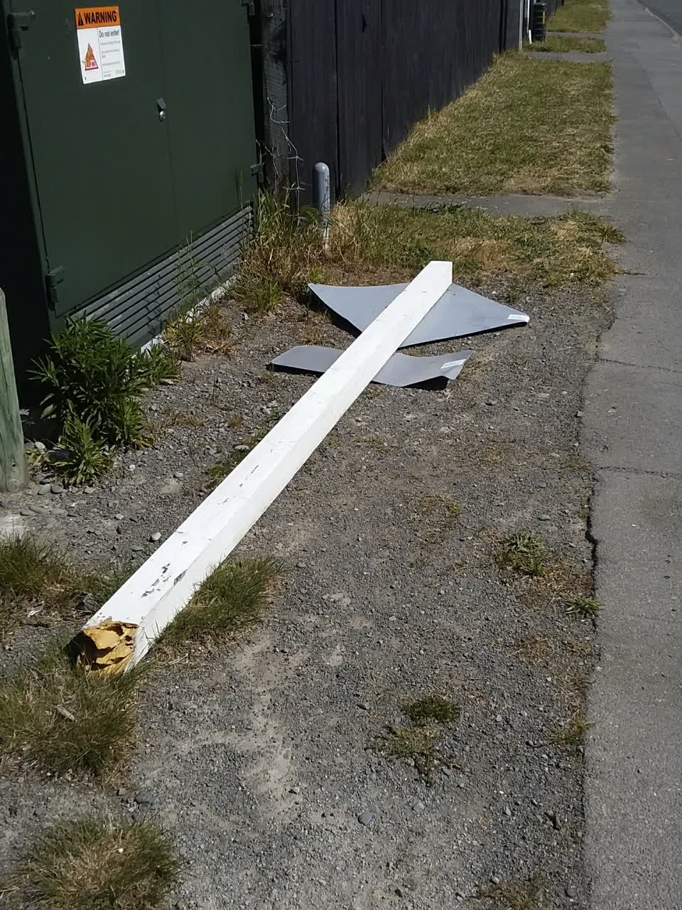 The photograph attached to this damaged street sign report