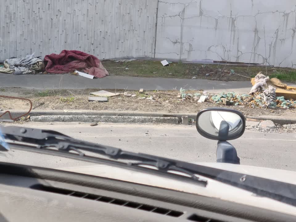 The photograph attached to this dumped rubbish report