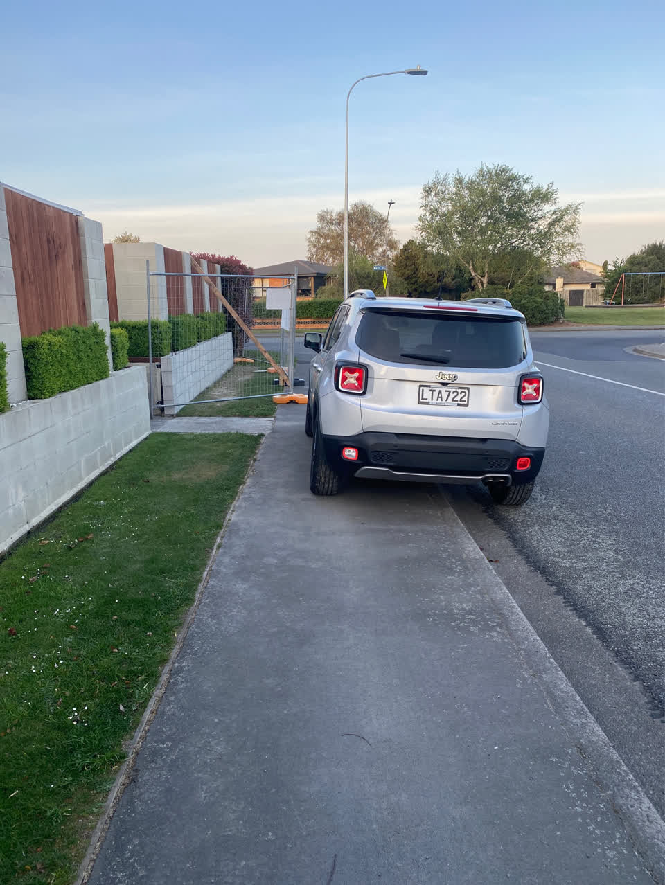 The photograph attached to this parking - illegal report