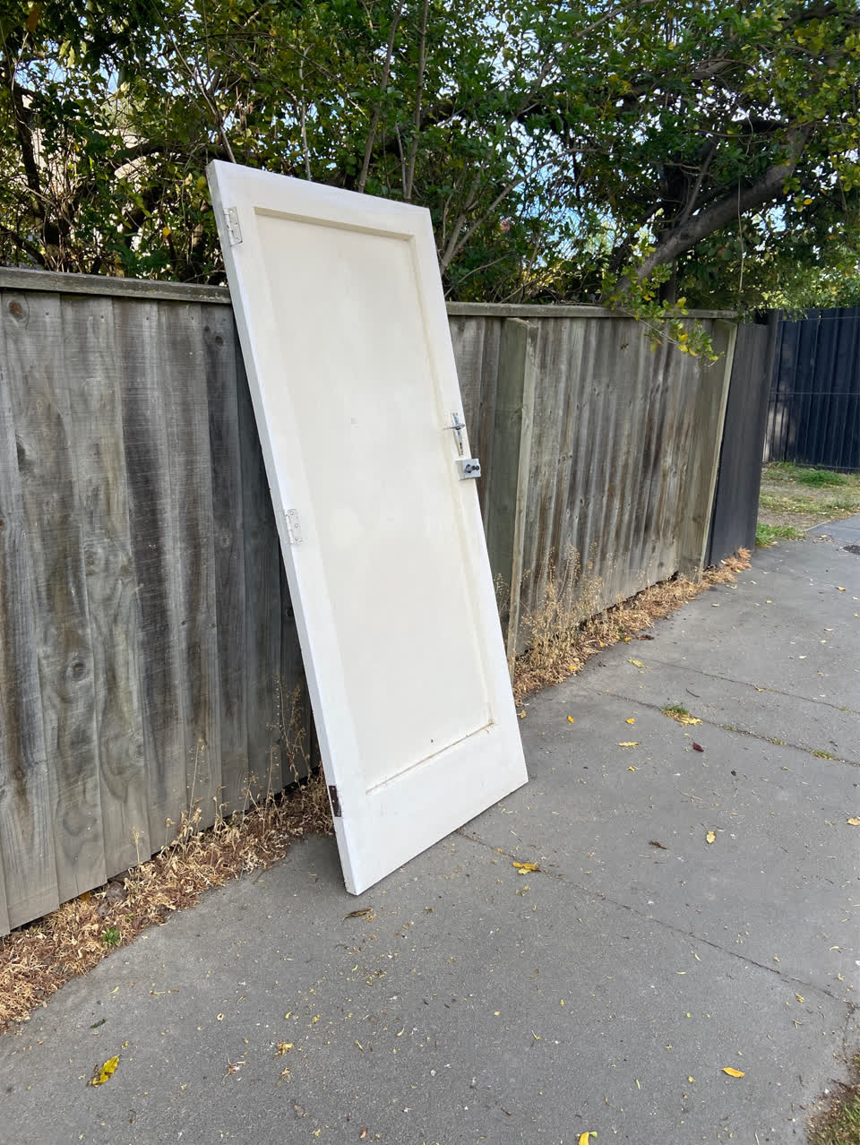 The photograph attached to this dumped rubbish report