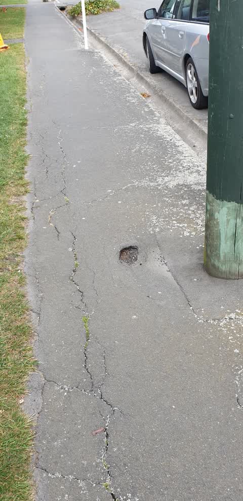 Pothole, a report photo