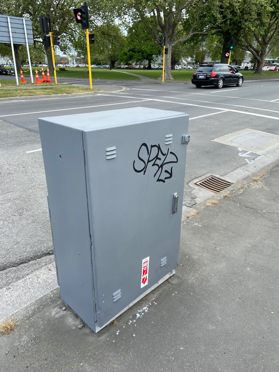 The photograph attached to this graffiti - public property report