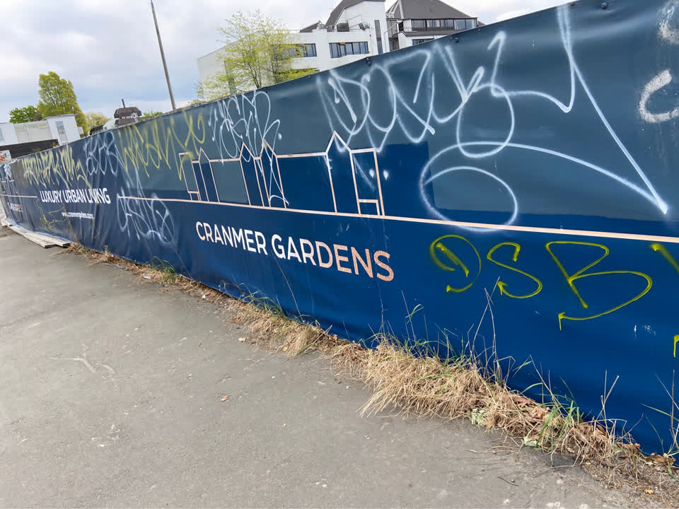 The photograph attached to this graffiti - signage report