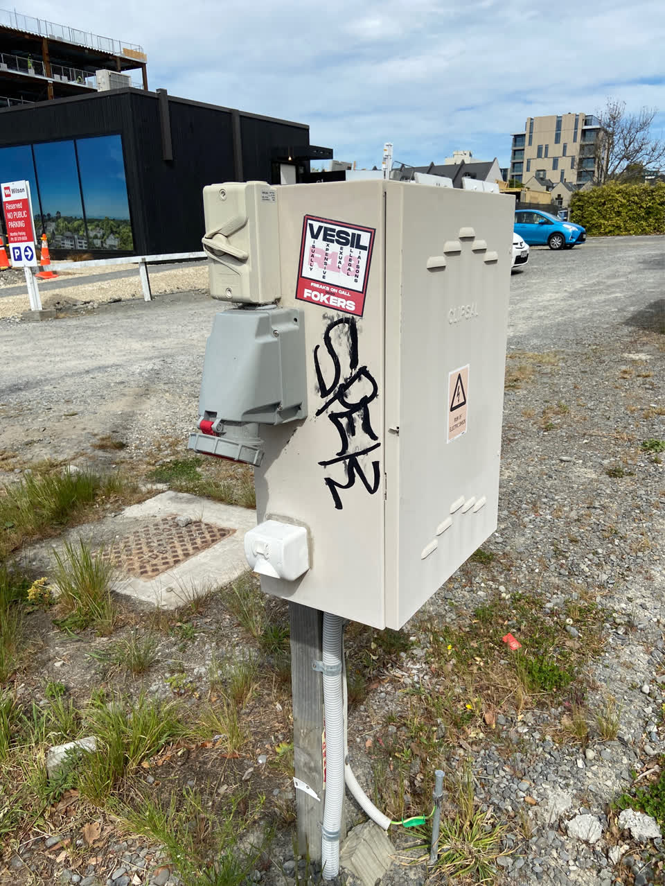 The photograph attached to this graffiti - public property report