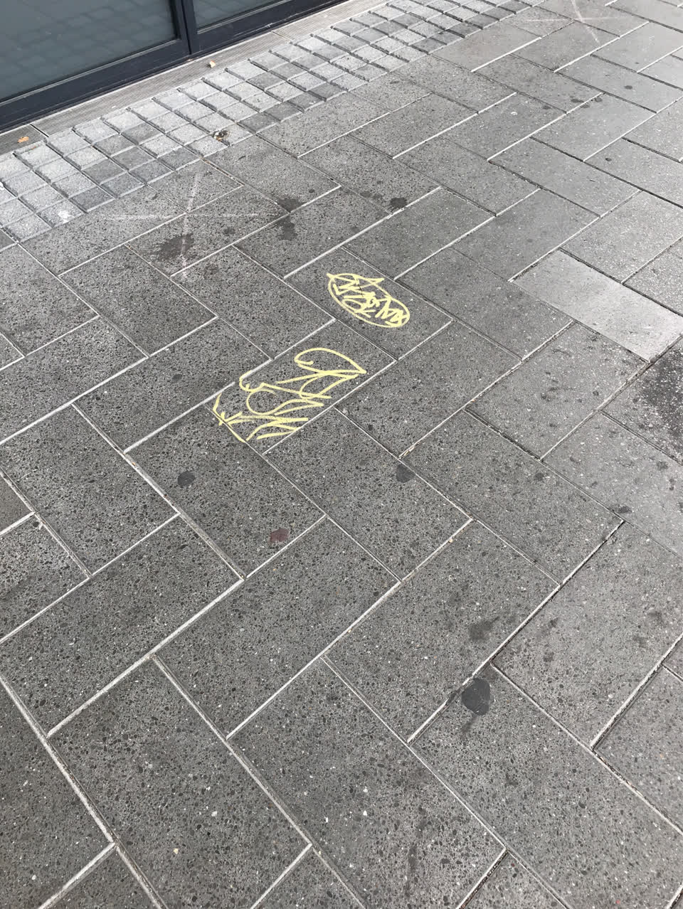 The photograph attached to this graffiti - public property report