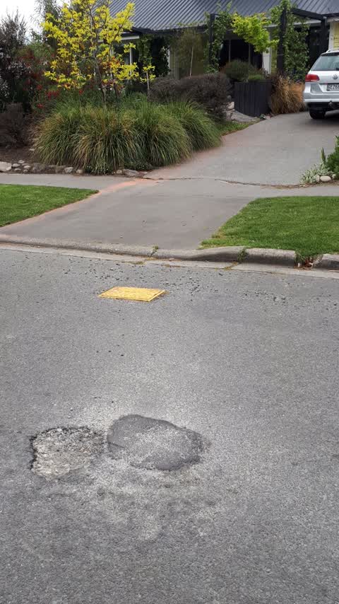 Pothole, a report photo