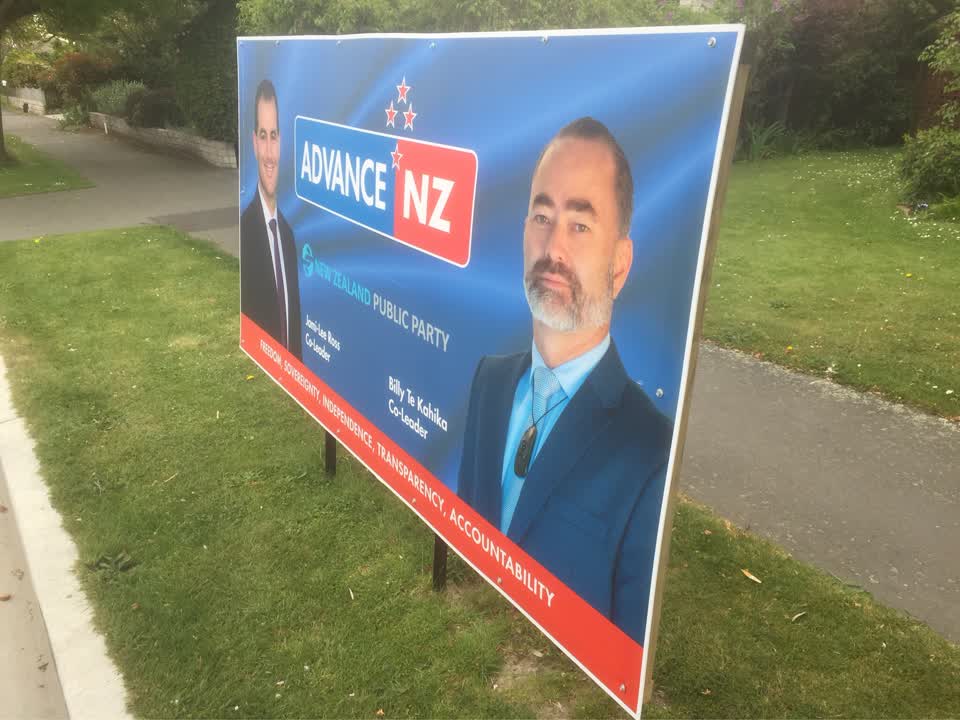 The photograph attached to this graffiti - signage report
