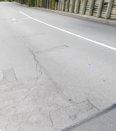 Pothole, a report photo