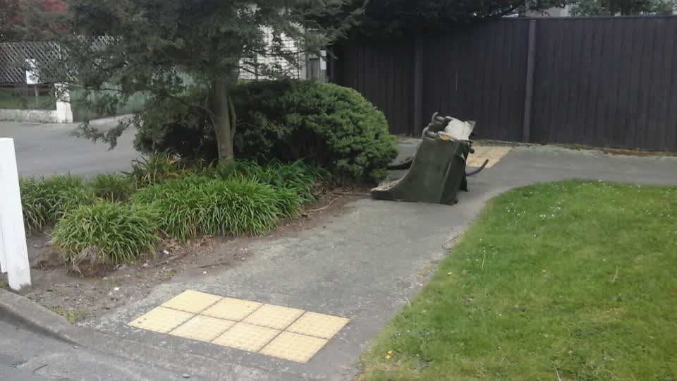 The photograph attached to this dumped rubbish report