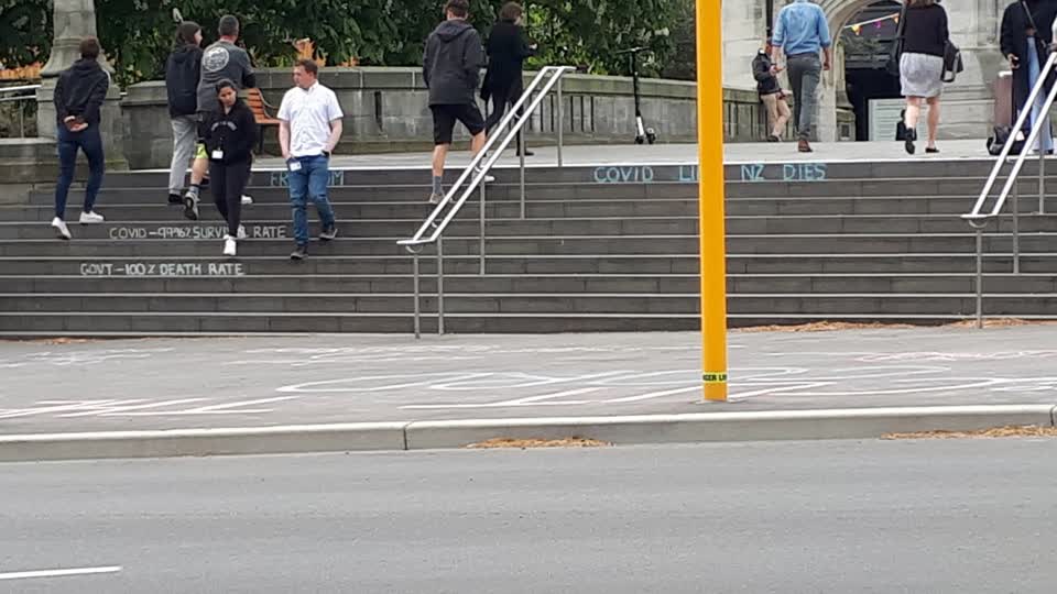 The photograph attached to this graffiti - public property report