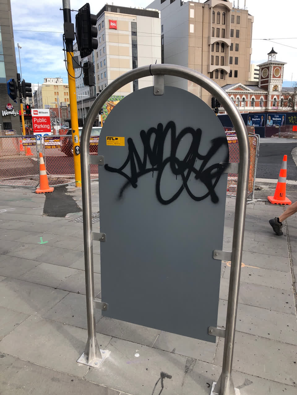 The photograph attached to this graffiti - signage report