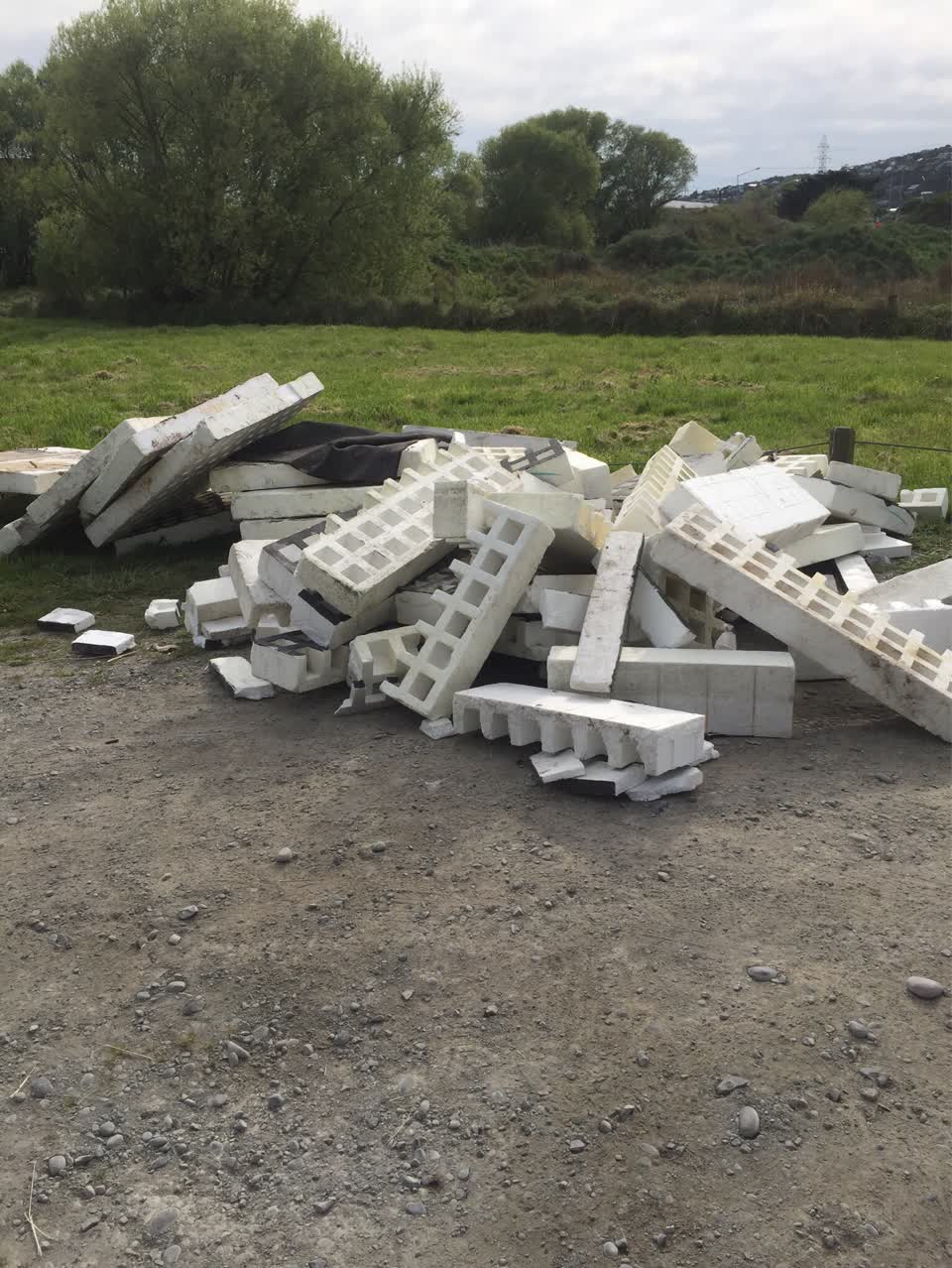 The photograph attached to this dumped rubbish report
