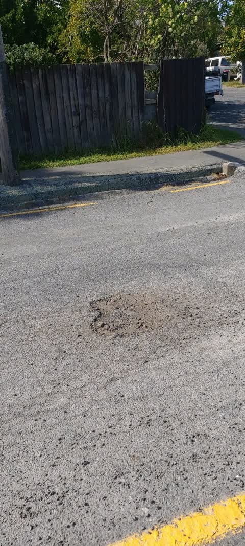 Pothole, a report photo
