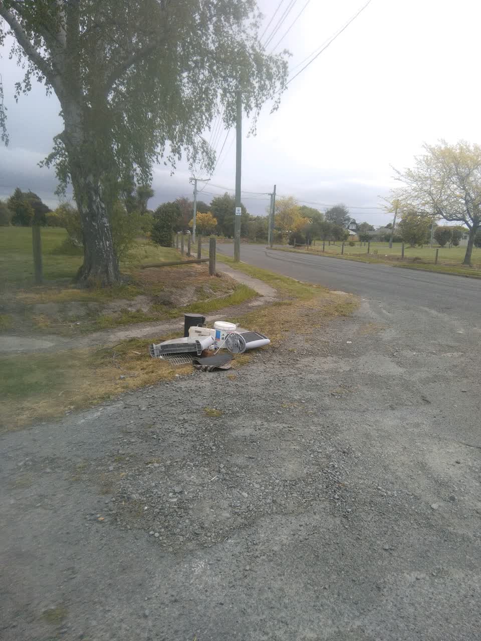 The photograph attached to this dumped rubbish report
