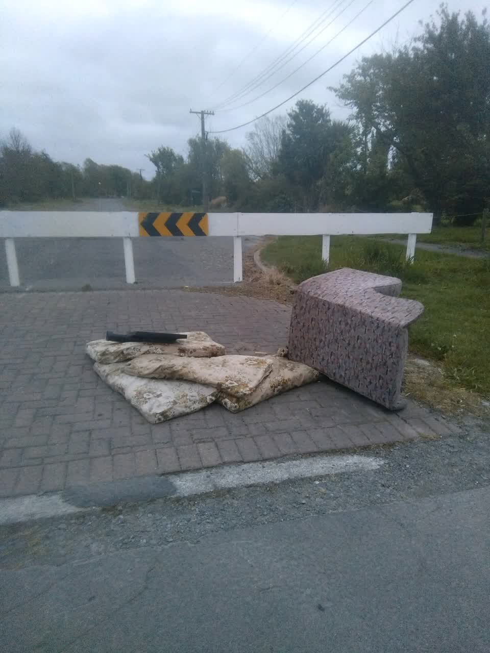 The photograph attached to this dumped rubbish report