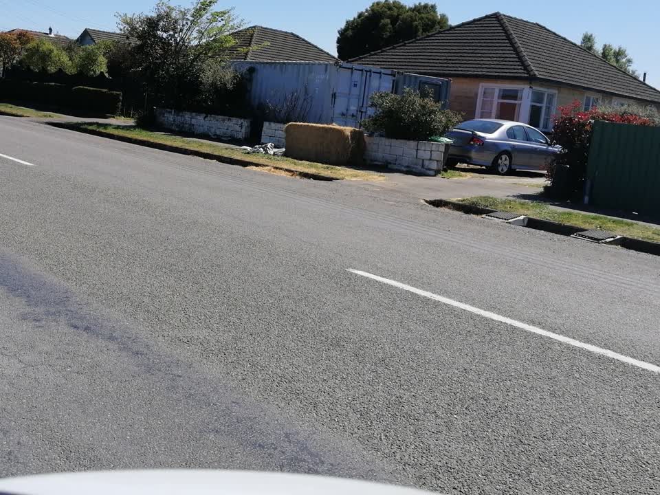 The photograph attached to this litter report