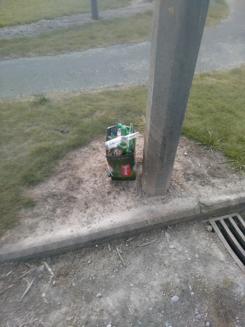 The photograph attached to this dumped rubbish report
