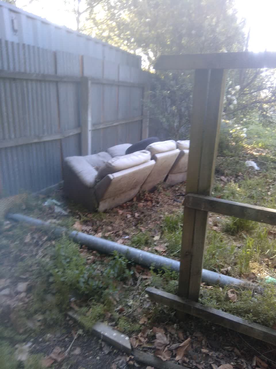 The photograph attached to this dumped rubbish report