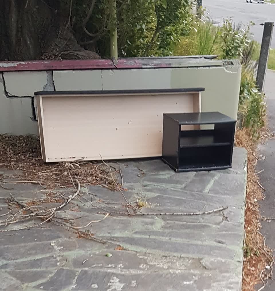 The photograph attached to this dumped rubbish report