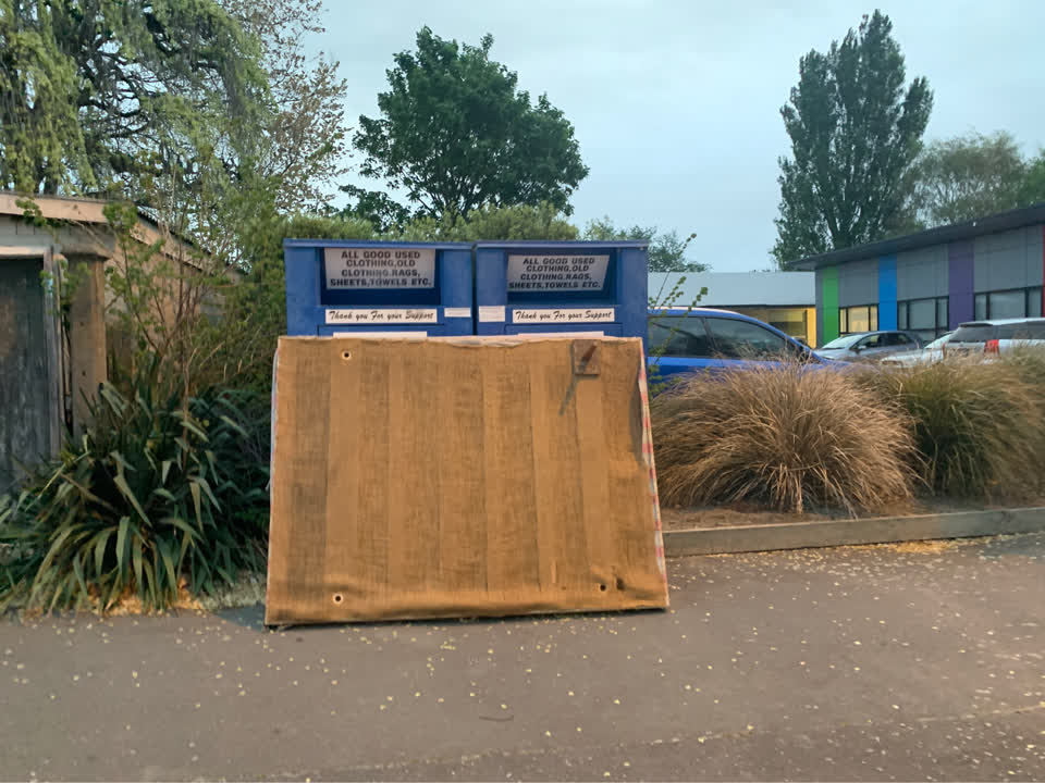 The photograph attached to this dumped rubbish report