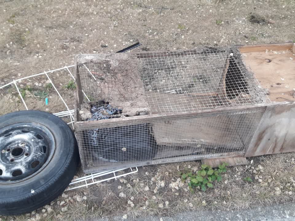 The photograph attached to this dumped rubbish report
